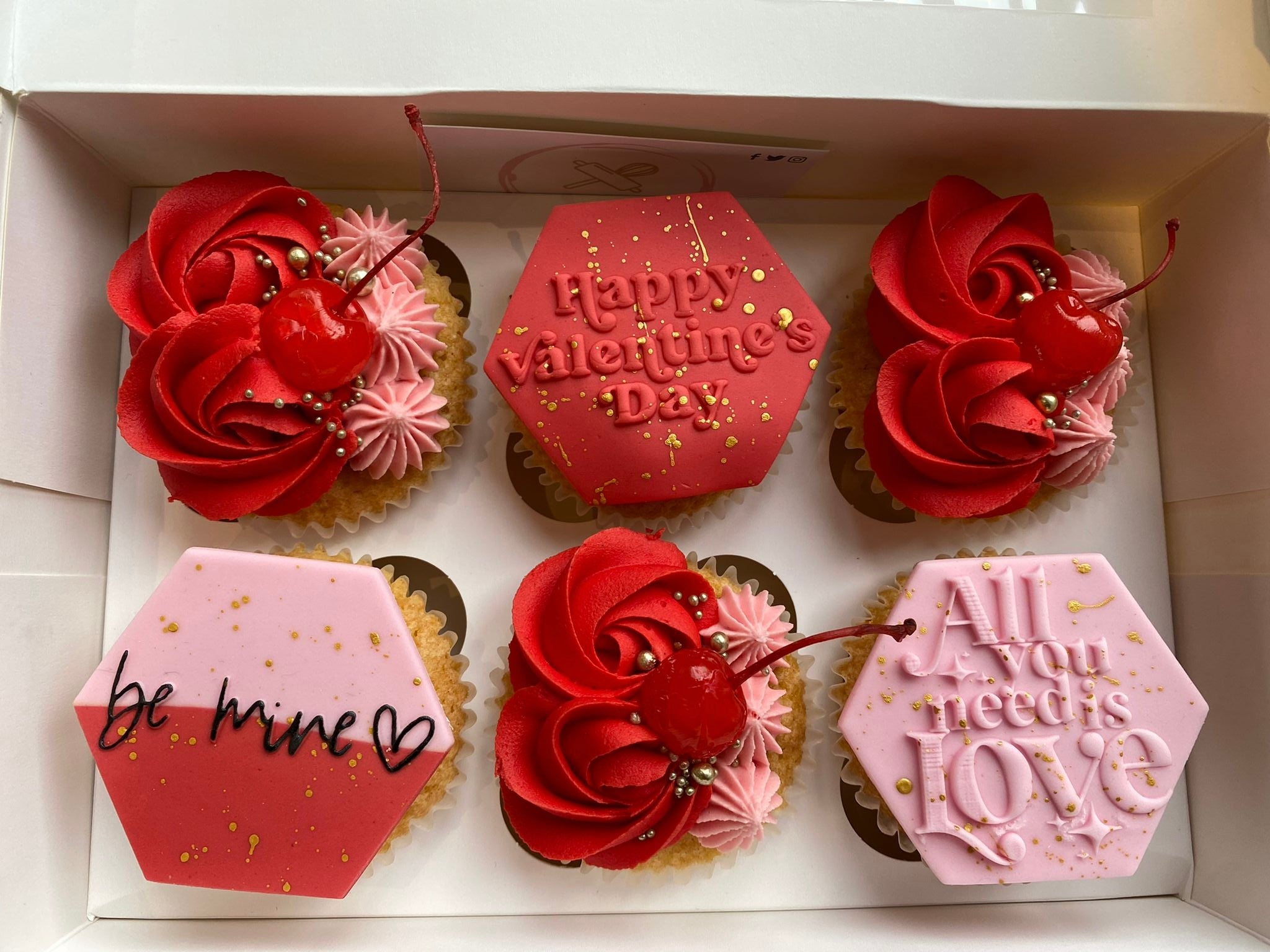 Valentines Balloon & Cupcakes